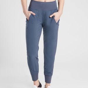 Athleta Distance Jogger in Dobby
